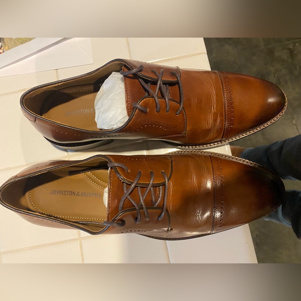 Johnston & Murphy Mens Dress Shoes SZ-9.5 (Like New only worn to try them on.)